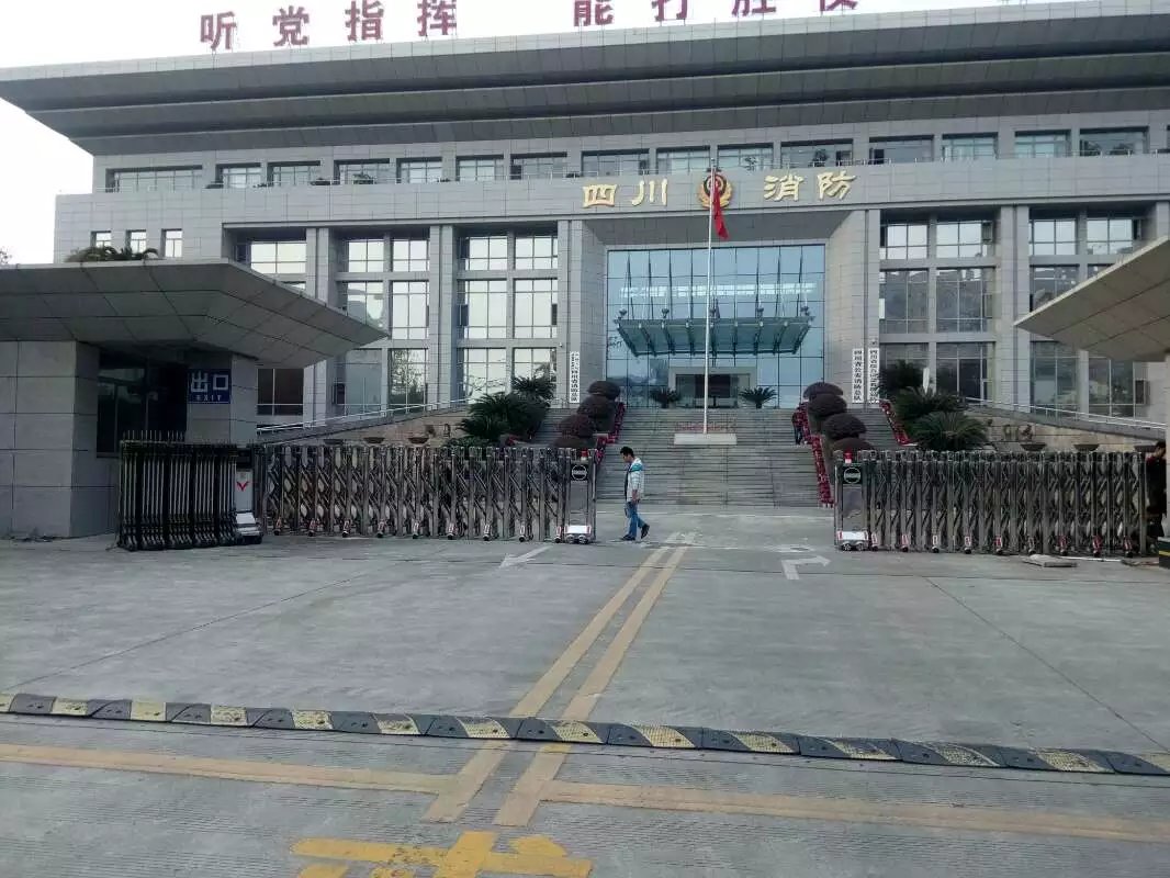 伊春金林区伊春金林区四川消防总队伸缩门